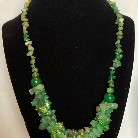 Beautiful Vintage Handmade Green Aventurine chips and Beads Necklace - Picture 2 of 3